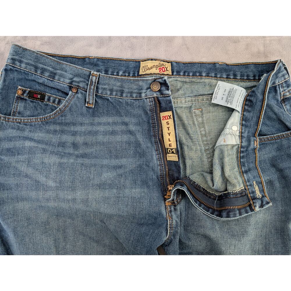 40 X 30 Wrangler men's jeans straight leg medium wash RN130273